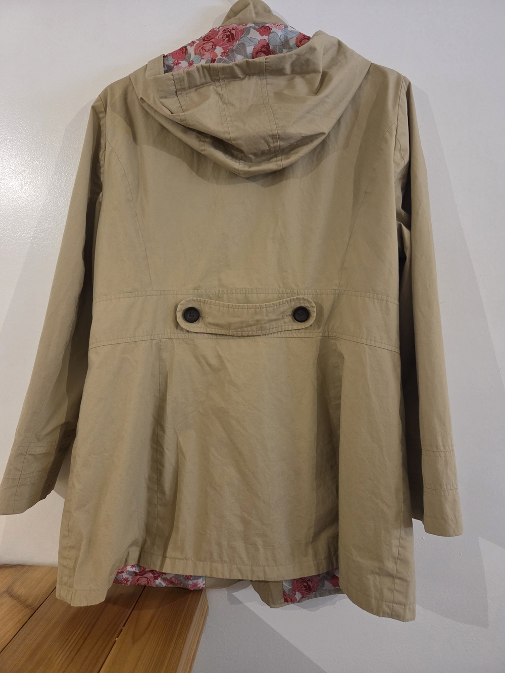 Jessica Beige Trench Coat with Floral Lining - Picture 5 of 9